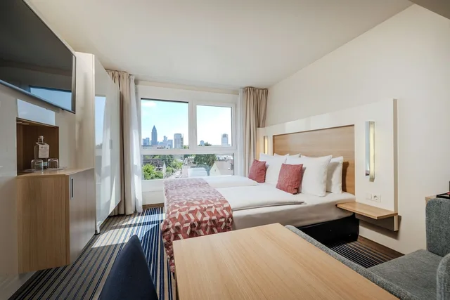غرفة قياسية بسرير كوين بإطلالة على المدينة، Best Western Plus Welcome Hotel Frankfurt 2/10
