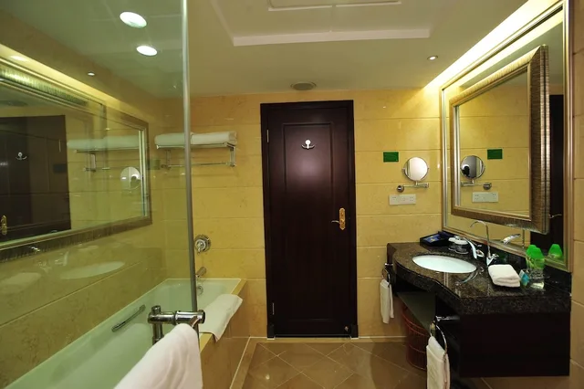 جناح بزنس، Royal Marina Plaza 2/2