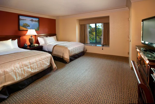 جناح بسرير مزدوج بإطلالة على النهر، Embassy Suites by Hilton Sacramento Riverfront Promenade 1/4
