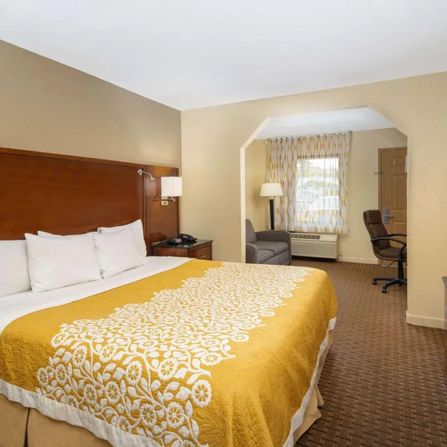 غرفة بسرير كينج للمدخنين، Days Inn By Wyndham Thomaston 1/6