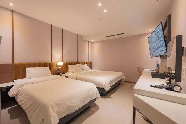 Vip, Twin Beds, 1 Double and 1 Single Bed، Special W Motel 4/10