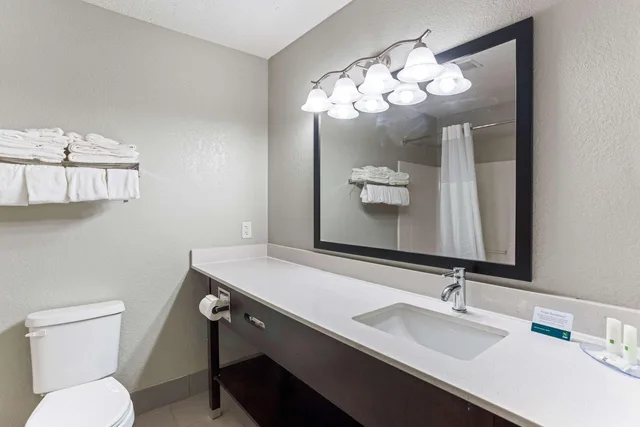 جناح بسريرين كوين، Quality Inn & Suites Ferdinand 5/5