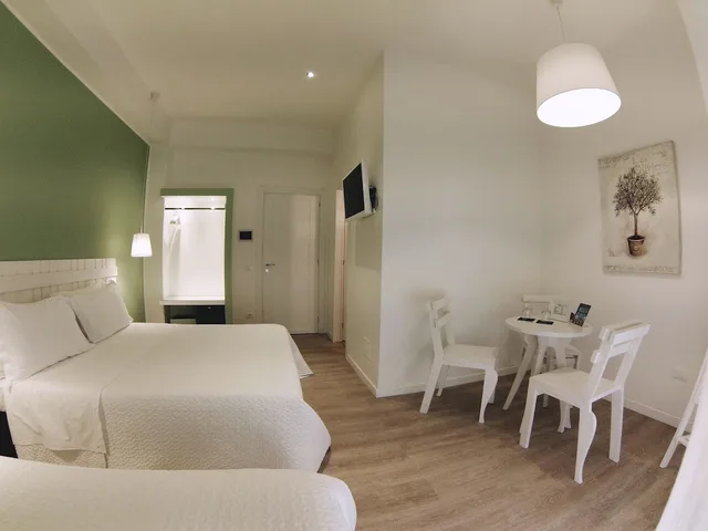 Deluxe, Triple, 1 King and 1 Single Beds, B&B Medinblu 3/4