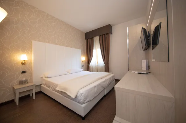 غرفة قياسية بسرير كوين، Hotel Re Enzo 5/6