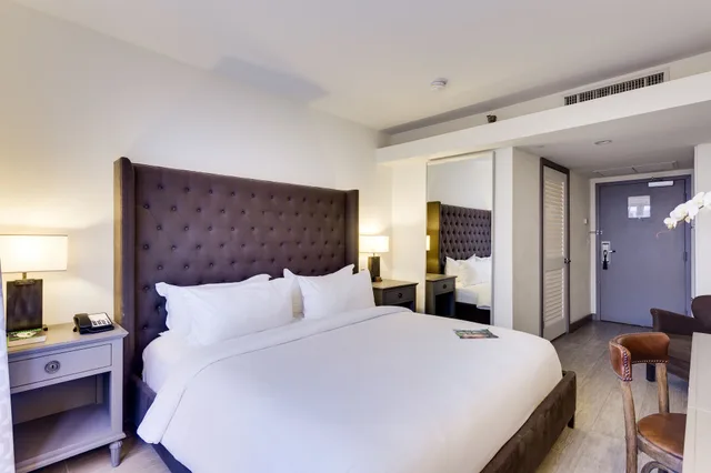 غرفة كلاسيكية بسرير كينج بشرفة لذوي الإعاقة، Clinton Hotel South Beach 1/3