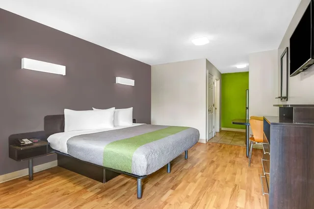 غرفة قياسية بسرير كوين للمدخنين، Studio 6 Extended Stay - Atlanta, GA - Chamblee 3/8