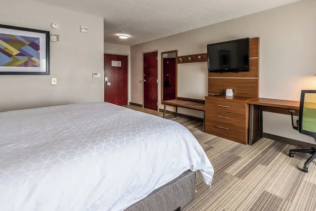 Standard, King Bed, Accessible, Holiday Inn Express Hotel And Suites Statesville 4/8