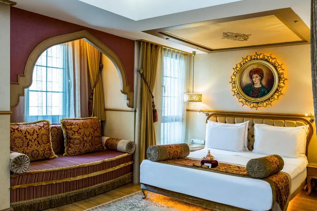 غرفة بسرير مزدوج وسرير فردي مع سرير إضافي، Hotel Sultania Boutique Class 1/1