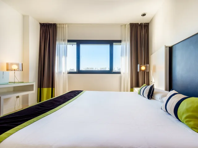 غرفة قياسية ثلاثية، Hotel Catalonia Malaga 1/9