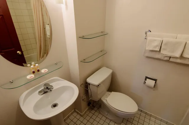 غرفة بسريرين منفصلين بحمام مشترك، Hotel Casa Bella 1/1