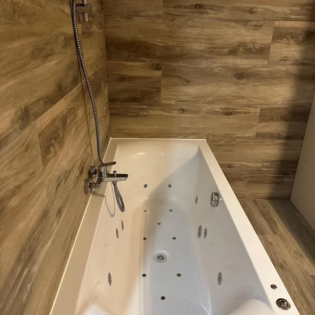 جناح بريستيج بجاكوزي، Utopia Hotel 7/7
