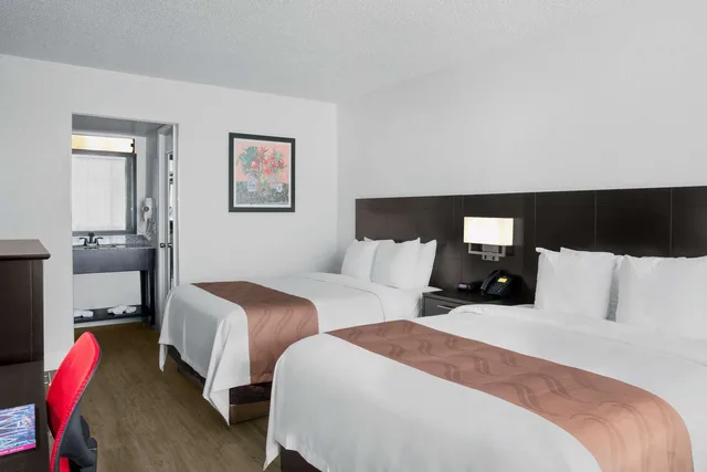 Upgrade, 2 Queen Beds, Accessible، Quality Inn Miami South 1/2