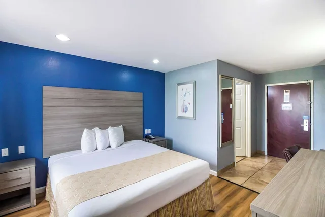 غرفة قياسية بسرير كينج، Rodeway Inn & Suites Port Arthur - Groves 2/3
