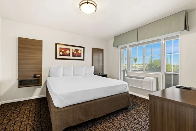 جناح بسرير كينج مع أريكة بحوض استحمام لذوي الإعاقة، Best Western El Centro Inn 2/3