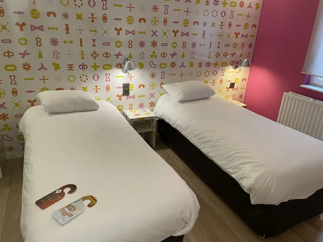 غرفة قياسية بسريرين منفصلين، Ibis Styles La Louviere 1/8
