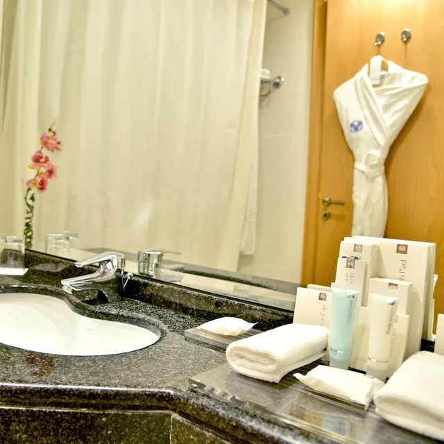 جناح بسرير كينج بغرفة نوم واحدة، Gefinor Rotana Hotel Beirut 6/6