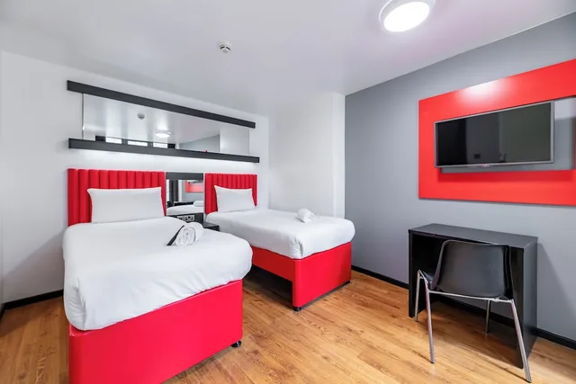 Superior, Twin Beds, easyHotel Newcastle City Centre 6/10