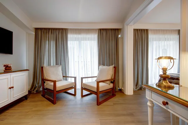 Junior Suite, Balcony, Passport Hotel 5/7