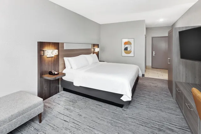 جناح بغرفة نوم واحدة، Holiday Inn Express Cleveland Airport Brookpark 3/7