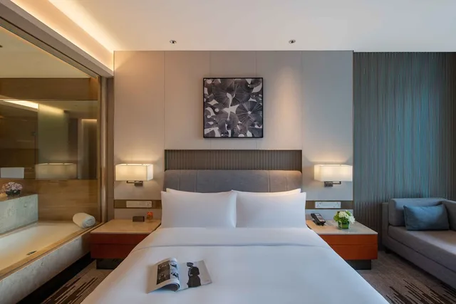 غرفة ديلوكس بسرير كينج بإطلالة على الجبل، Dongguan Forum Hotel and Apartment 1/2