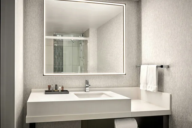 Room, San Francisco Marriott Marquis 2/2