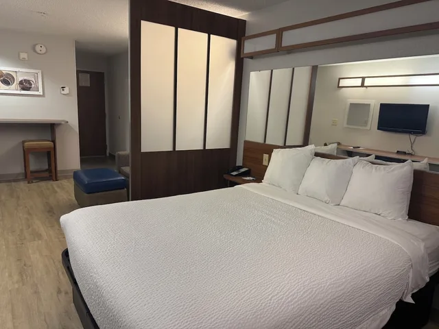 جناح استوديو بسرير كوين لذوي الإعاقة، Microtel Inn & Suites By Wyndham Dickson City/Scranton 2/7
