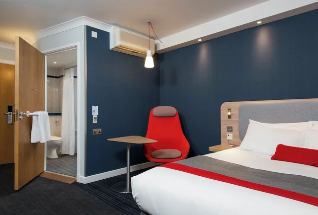 غرفة قياسية بسرير مزدوج لذوي الإعاقة، Holiday Inn Express Milton Keynes 1/5