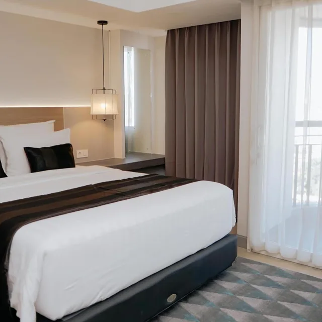 غرفة ديلوكس بسرير مزدوج بشرفة، Grand Dafam Braga Bandung 2/7