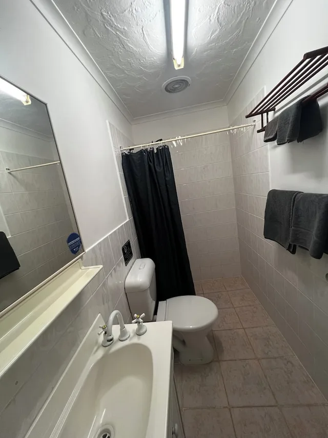 غرفة كومفورت بسرير كوين، Coober Pedy Experience Motel 2/2