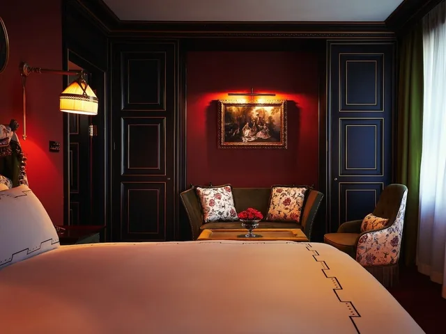 غرفة بسرير كينج بإطلالة على المدينة، L'Escape, a Luxury Collection Hotel, Seoul Myeongdong 9/10