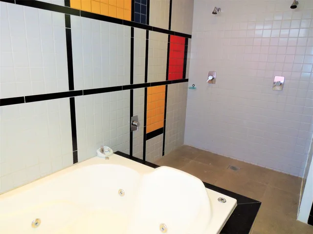 جناح بسرير كينج، Mondrian Suite Hotel 7/7