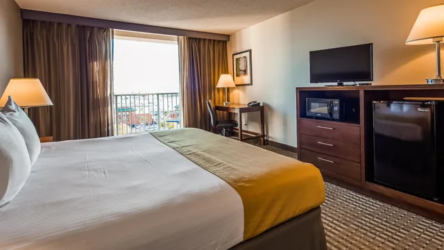 غرفة قياسية بسرير كينج بشرفة، Best Western Yacht Harbor Hotel 4/10
