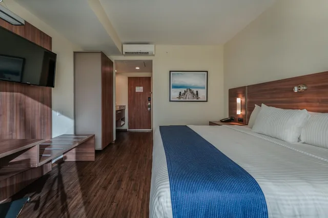 غرفة بسرير كينج بإطلالة على البحر، La Venta Inn Ciudad Del Carmen 1/5