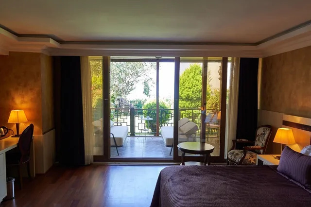 Garden, Deluxe, King Bed, Terrace، Phellos Suites 2/3