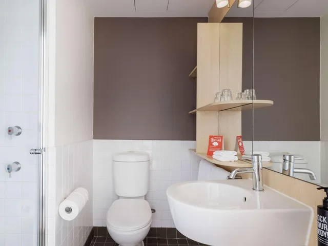 غرفة بسرير كينج، IBIS SYDNEY OLYMPIC PARK 4/4
