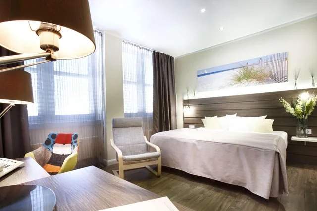 غرفة كومفورت بسرير مزدوج، Hotel Kiel By Golden Tulip 2/3