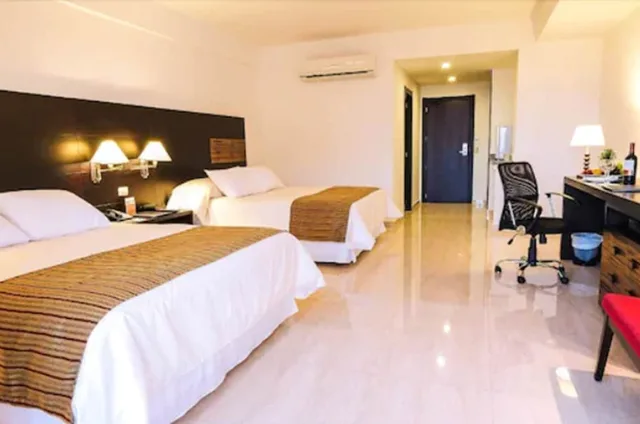 غرفة بسريرين مزدوجين بإطلالة على البحر بشرفة، Balandra Hotel 2/4