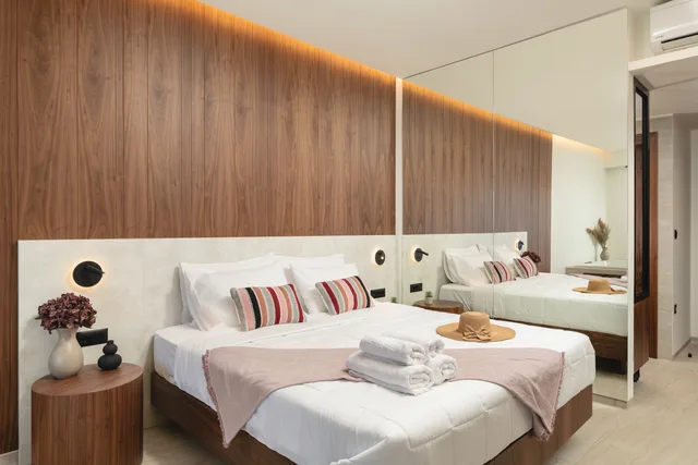 Junior Suite, Sea Front, Balcony، Elia Sea Suites 1/5