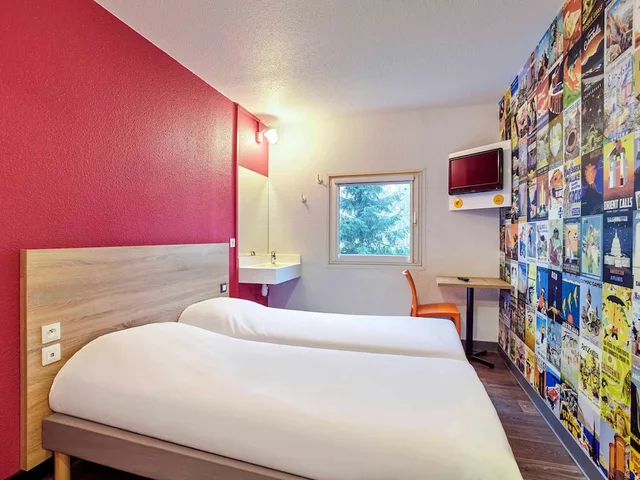 Car, Double Bed, Side View، hotelF1 Montpellier Est 6/8