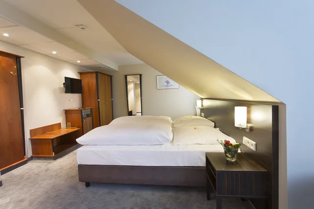 Room, Triple, Erikson Hotel 2/3