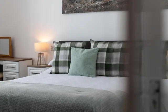 Deluxe, King Bed, Coach Guest House 4/7