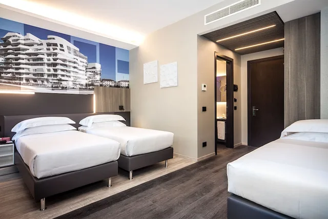 Room, Triple, Twin Beds, Sofa, iQ Hotel Milano 3/4
