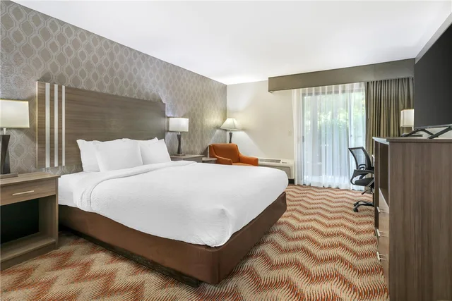 غرفة بسرير كينج بإطلالة لذوي الإعاقة، Best Western Plus Sonora Oaks Hotel & Conference Center 1/3