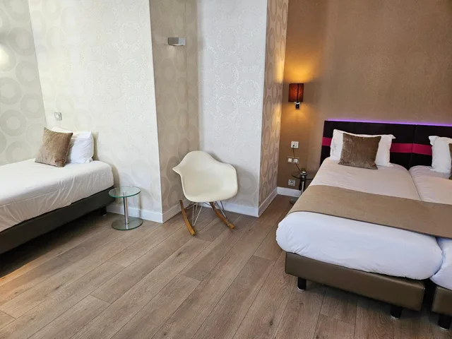غرفة ثلاثية، Atn Hotel 3/8