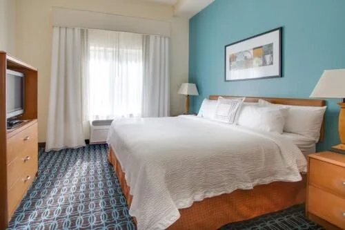 غرفة تنفيذية بسرير كينج مع أريكة، Fairfield Inn Suites Clermont 3/3