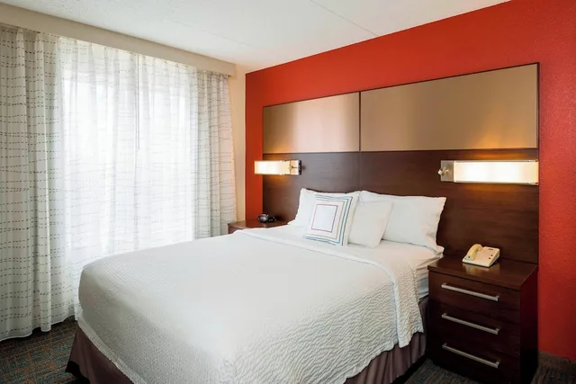 جناح بسرير كينج بغرفة نوم واحدة مع أريكة لذوي الإعاقة، Residence Inn Boston Framingham 1/4