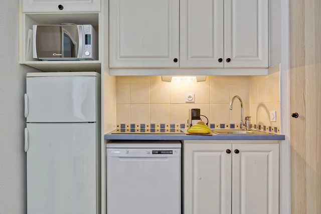 1 Bedroom, Renovated, Apartment, Bunk Bed, Garden View, 2 Sofa, Balcony or Terrace، RESIDENCE PIERRE ET VACANCES LA PINEDE 6/8