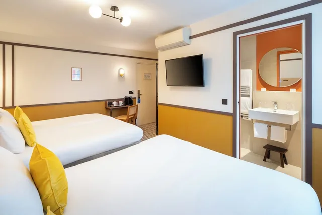Family, Queen Bed, Sofa, Bathtub, Au Grand Saint Jean 3/10