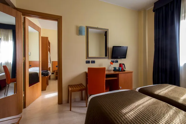 غرفة ثلاثية بثلاثة أسرّة، Best Western Blu Hotel Roma 1/2