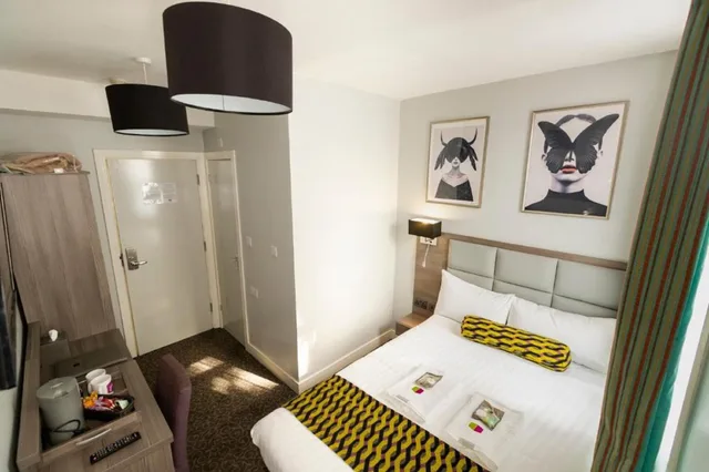 Room, Double Bed, Comfotel Grn 2/3